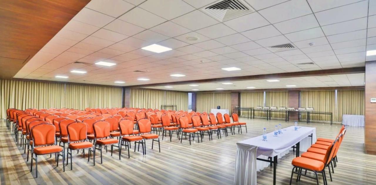 Genx Surat By 1589 Hotels Palsana  Exterior foto